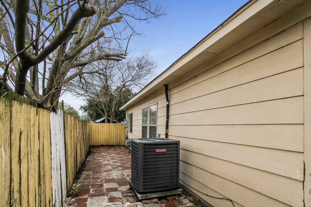 Building Photo - 6615 Bluebottle Ln