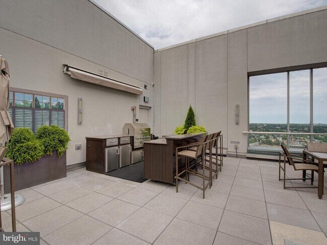 Building Photo - 1111 19th St N