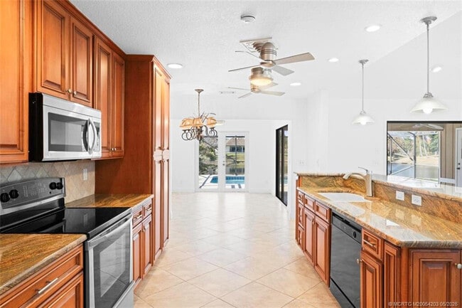 Building Photo - 3074 NE Loquat Ln