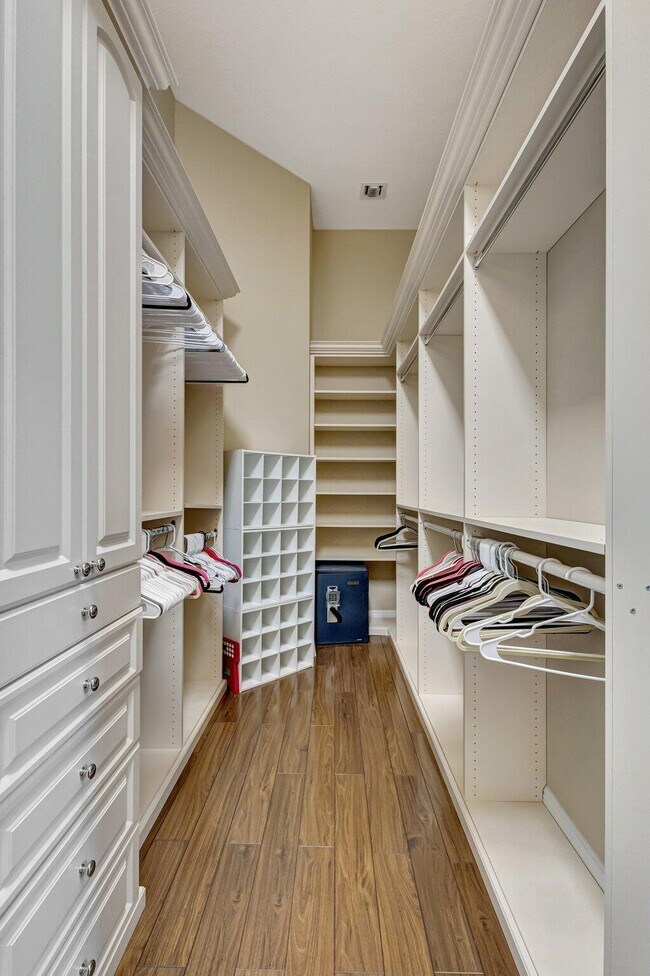 Building Photo - 9315 Via Classico W