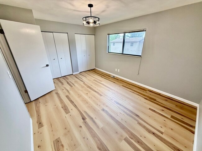 Building Photo - 821 N Cherry St