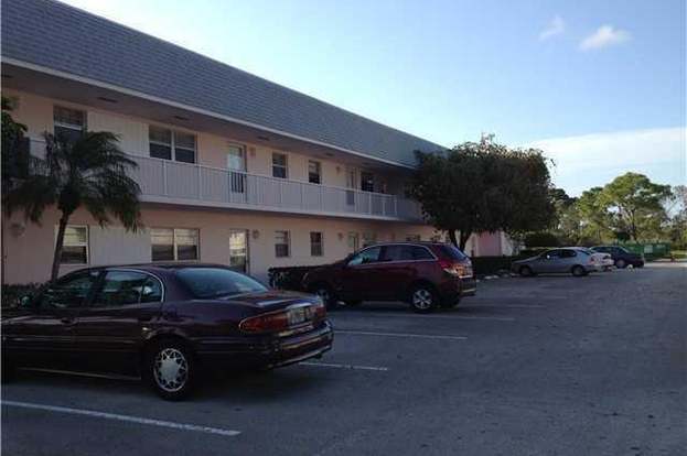 Building Photo - 18081 SE Country Club Dr
