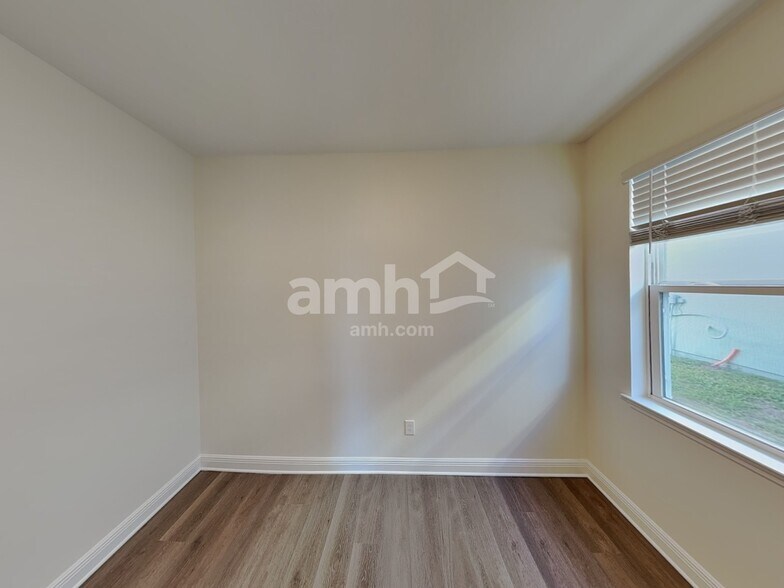 Building Photo - 6006 Sycamore Pl St