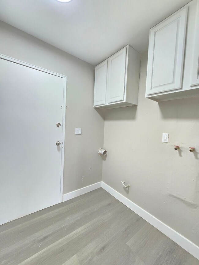 Building Photo - 44414 Andale Ave