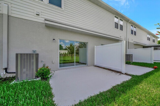 Building Photo - New - Never Lived In Townhome - Lakewood R...