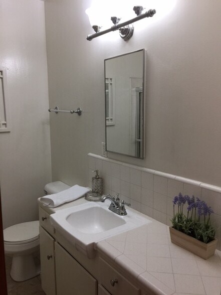 Building Photo - 3430 S Centinela Ave