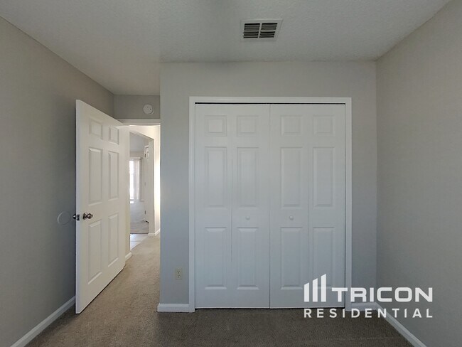 Building Photo - 3210 Chantilly Ct