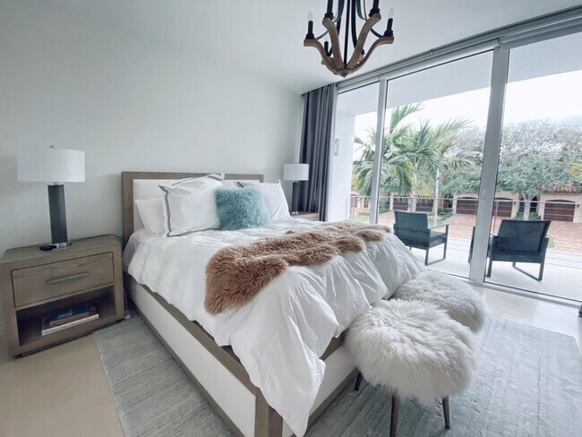 Building Photo - 243 Venetian Dr