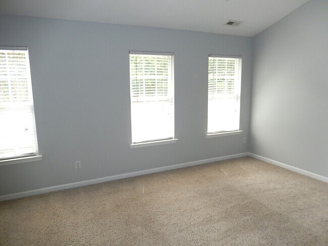 Building Photo - 3335 Archdale Dr