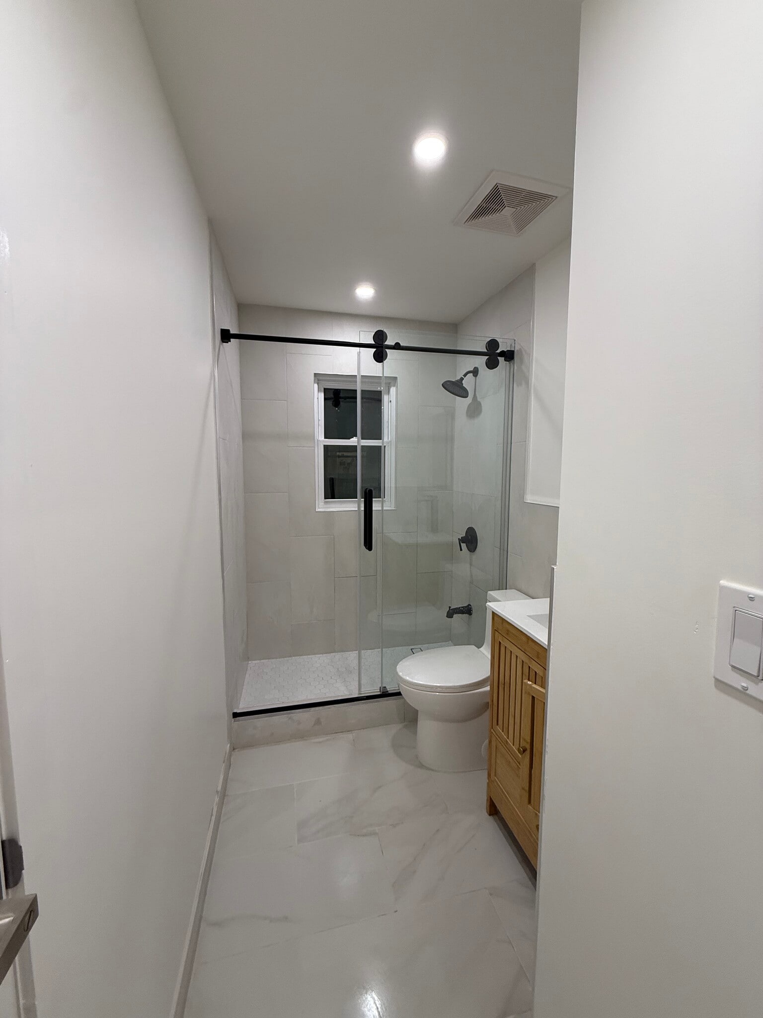 Building Photo - 476 Willow Rd W