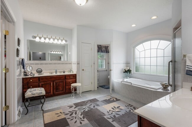 Building Photo - Executive Rental