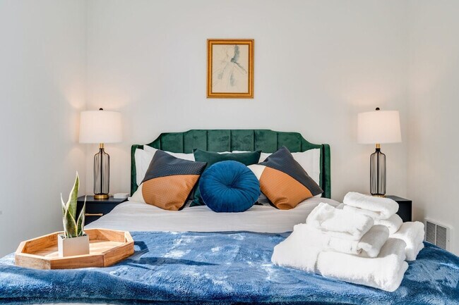 Building Photo - 4806 Dayton Ave N