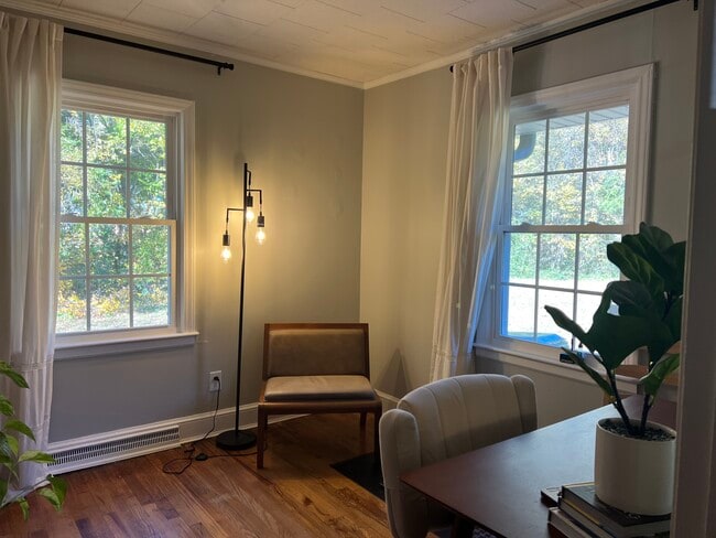 Building Photo - 321 Cedar St