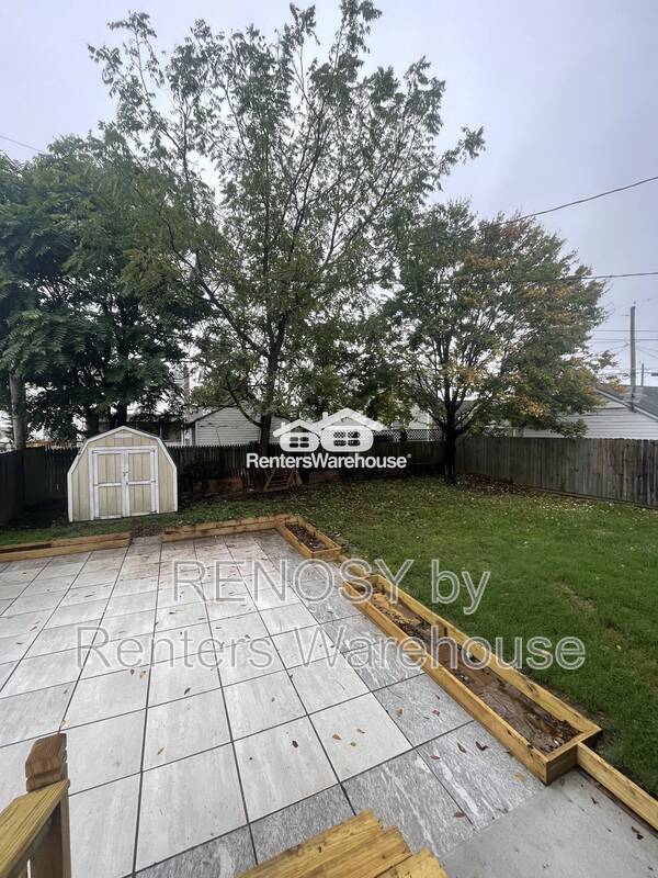 Building Photo - 8203 Watersedge Rd