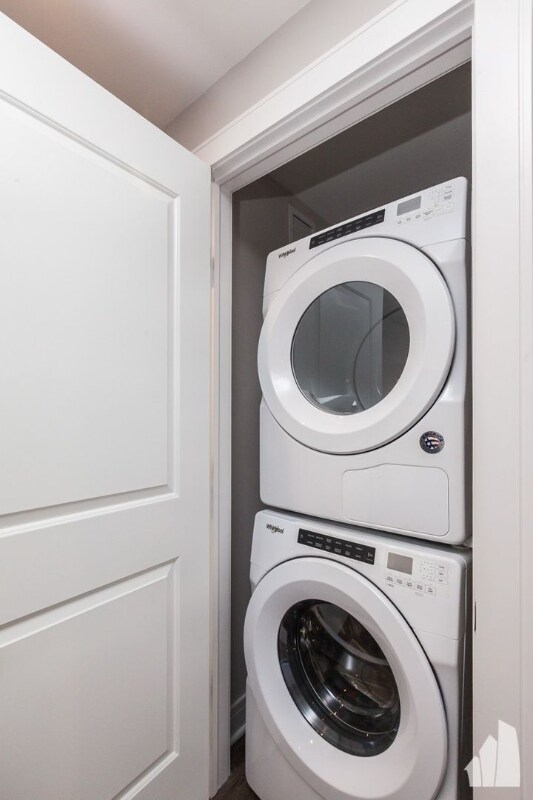 Building Photo - 947 W Irving Park Rd