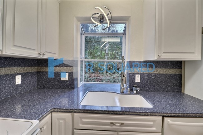 Building Photo - 8653 Avondale Rd NE