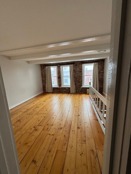 Building Photo - 43 Market St