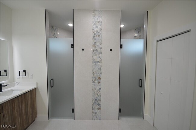 Building Photo - 2416 Diplomat Pkwy W