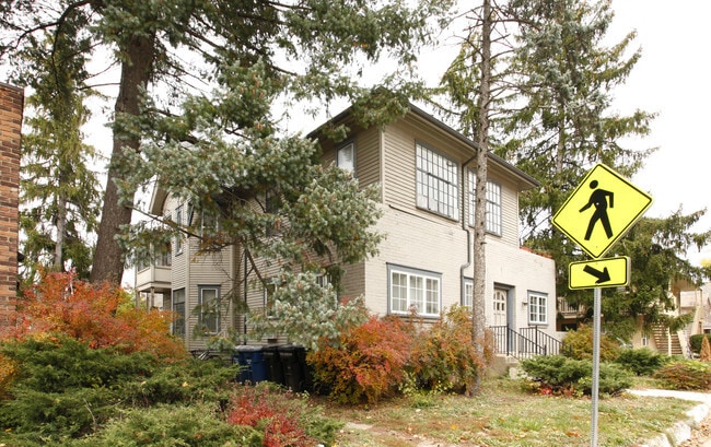 Building Photo - 815 E Huron St