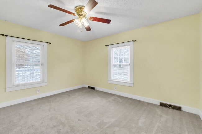 Building Photo - Warm & Welcoming 2 Bed, 2 Bath Home with Solar Panels and Spacious Yard