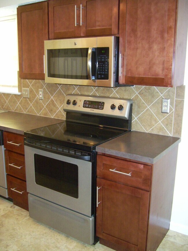 Building Photo - 3735 Banbury Dr