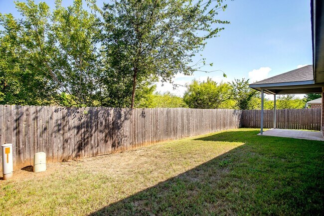 Building Photo - Welcome Home- Stylish 3 Bedroom, 2 Bath Ho...