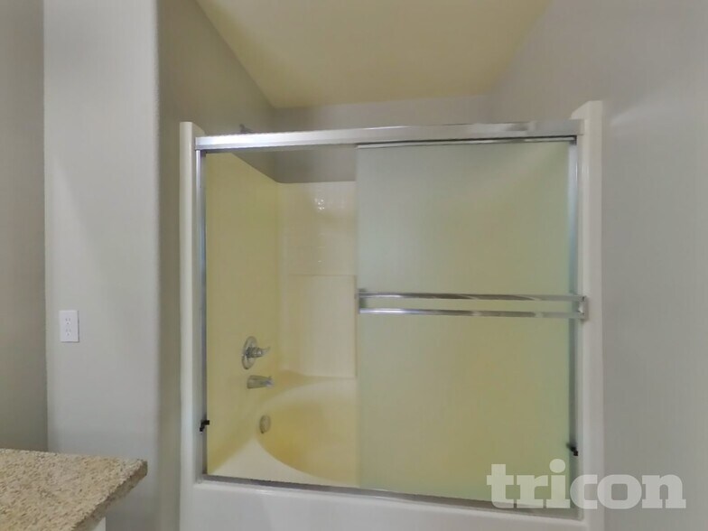 Building Photo - 717 Horse Stable Ave