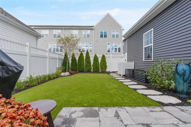 Building Photo - 504 Beneficial Dr