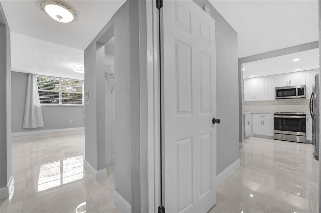 Building Photo - 7100 NW 17th St