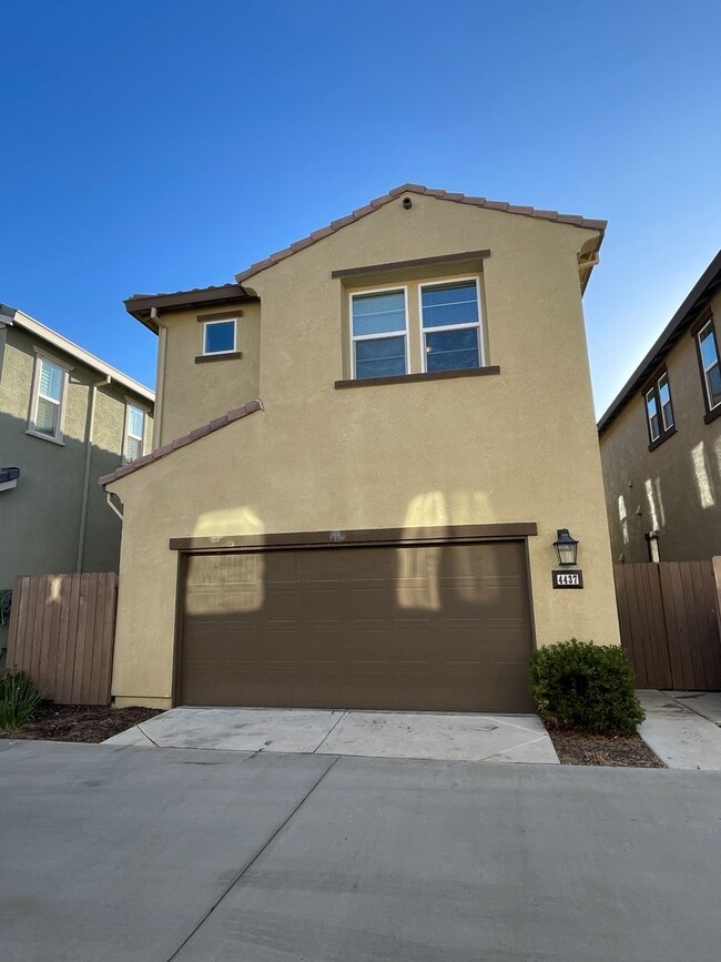 Building Photo - Fabulous Natomas 4 Bedroom Home