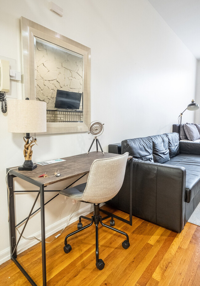 Building Photo - 32 W 86th St