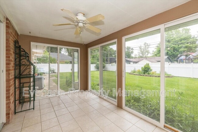 Building Photo - 647 Alwyne Rd