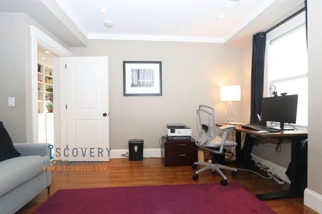 Building Photo - Sophisticated Piedmont Colonial with Enclosed Yard