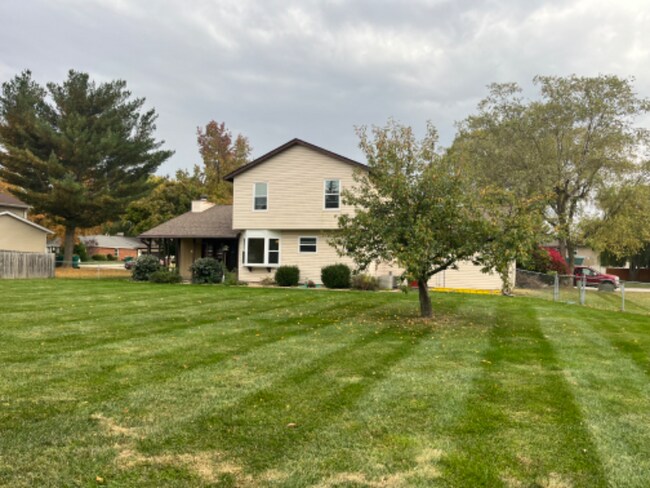Building Photo - 128 White Pine Ave