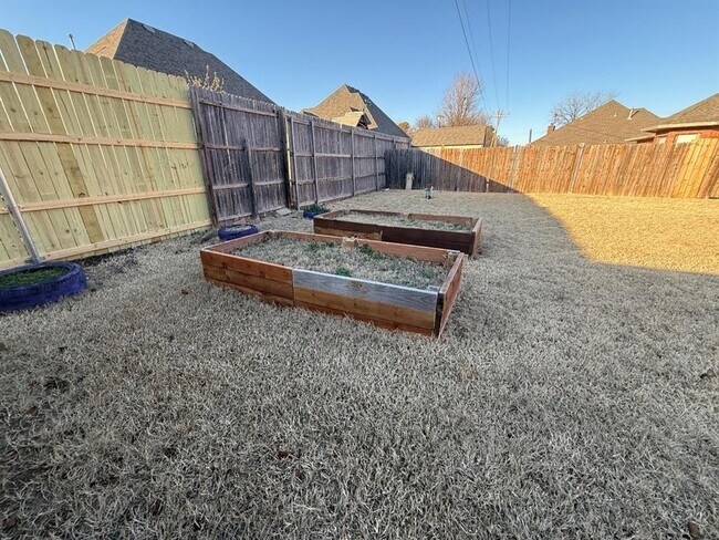 Building Photo - 18509 Chestnut Oak Dr