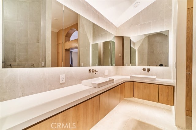 Building Photo - 1119 N Crestview Dr