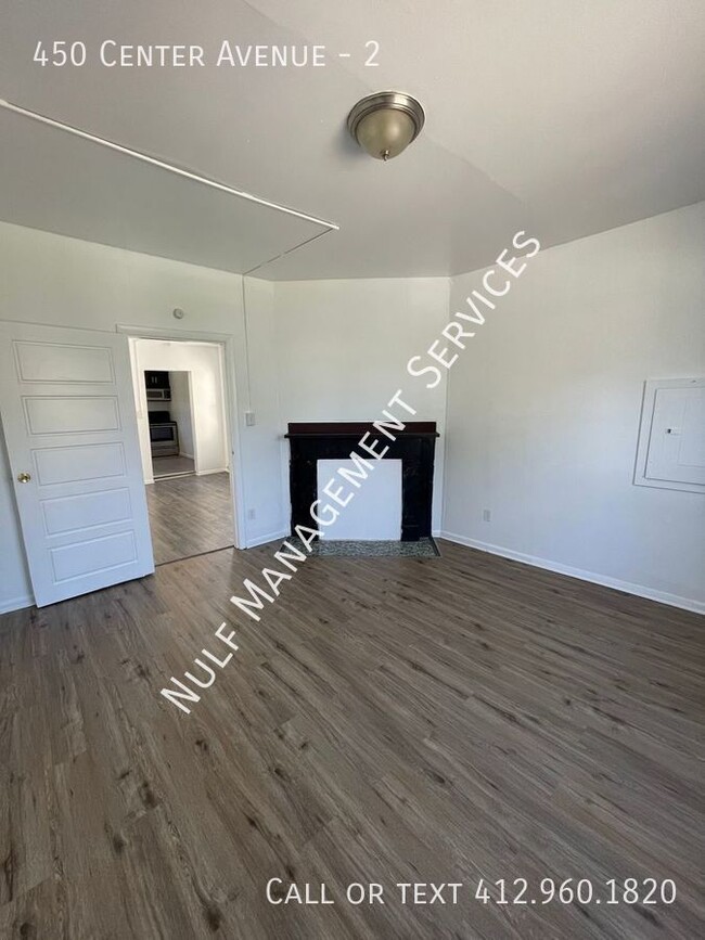 Building Photo - 3 Bed, 2 Bath Apartment with Bonus Room in...