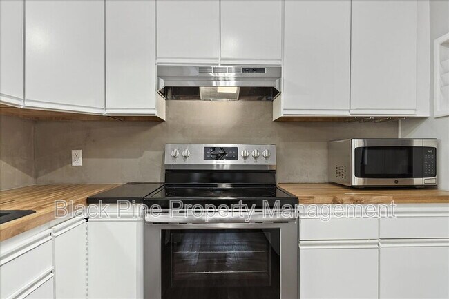 Building Photo - 3675 S Gekeler Ln