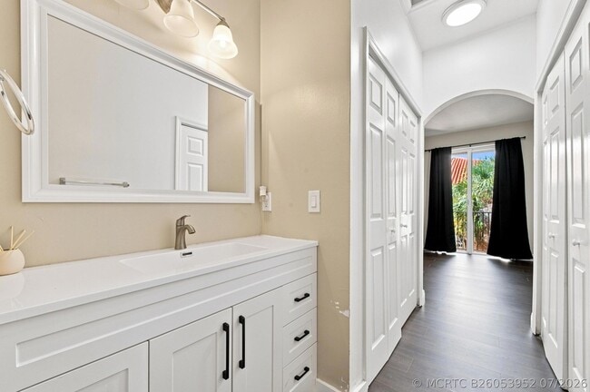 Building Photo - 732 SW 106th Ave