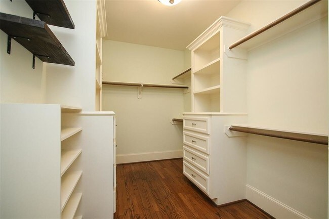 Building Photo - 715 Ralfallen St