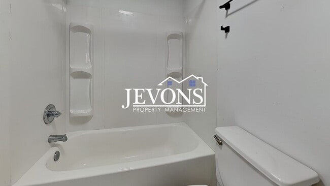 Building Photo - Charming 5-bedroom home near shopping, parks, and University of Puget Sound - Minutes from Cheney...