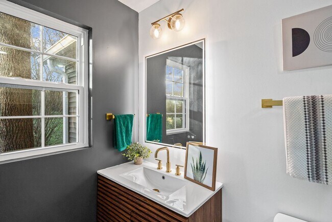 Building Photo - 610 Ford St