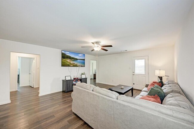 Building Photo - 132 Maywood Ln