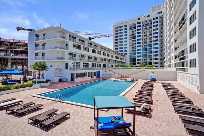 Building Photo - 5401 Collins Ave