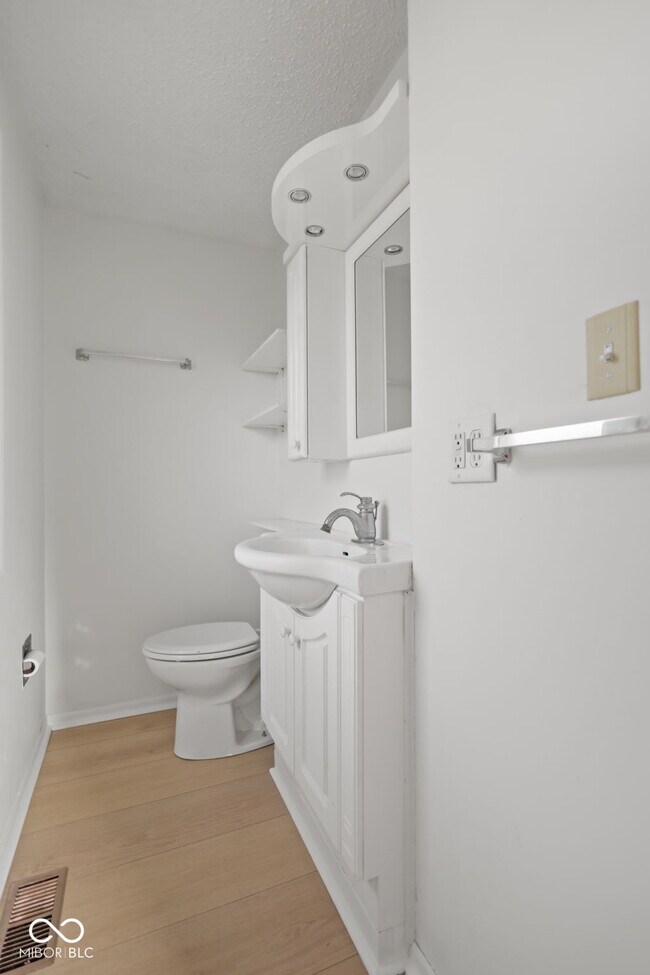 Building Photo - 8856 Moll Dr