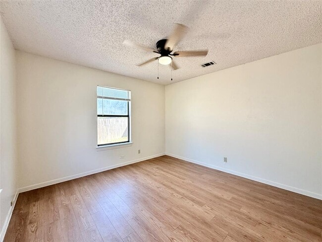 Building Photo - 104 Verna Spur