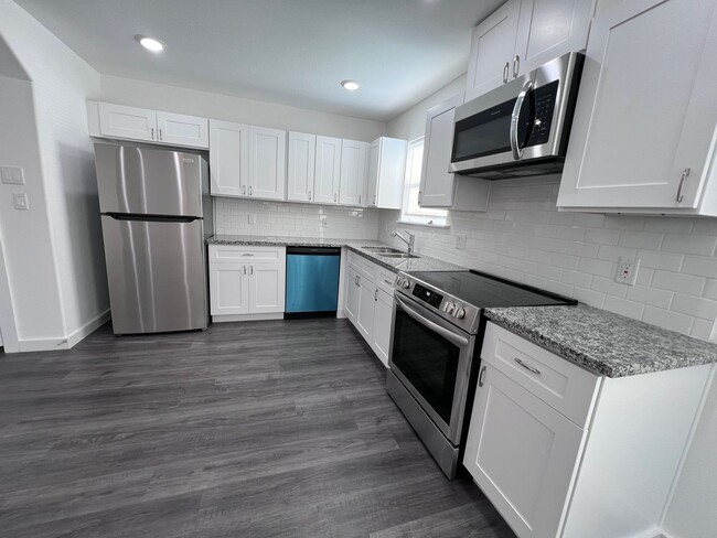 Building Photo - Updated 3-Bedroom Townhome for Rent in Eas...