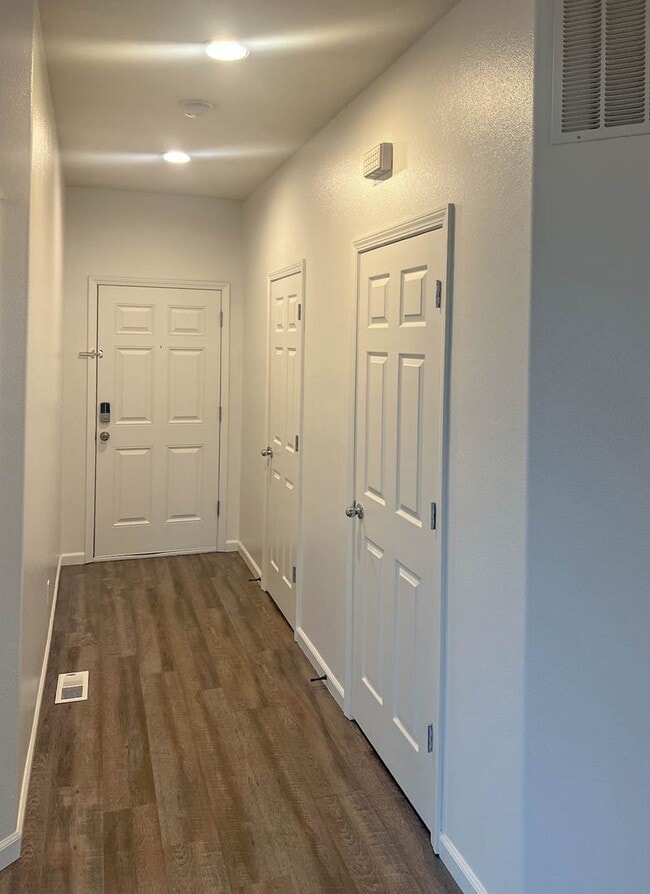 Building Photo - Beautiful West Linn Home in a Quiet, Desirable Neighborhood