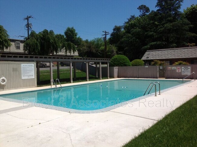 Building Photo - 3816 Country Club Rd