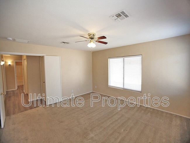 Building Photo - 12706 W Ash St